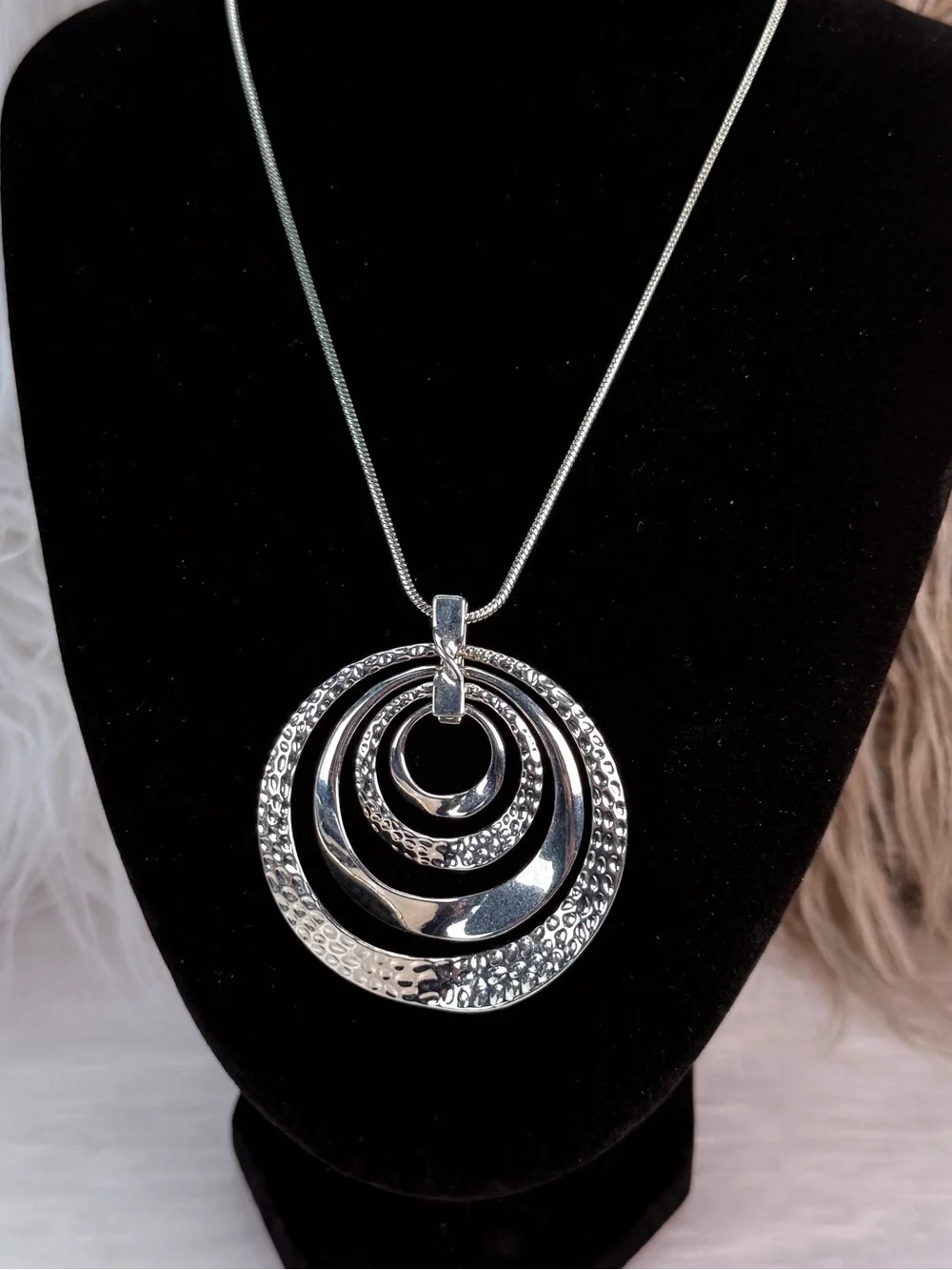 Silver Tone Concentric Circle Hammered Pendant Necklace Sculptural Statement